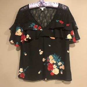 SALE 🎀 Black floral blouse size M